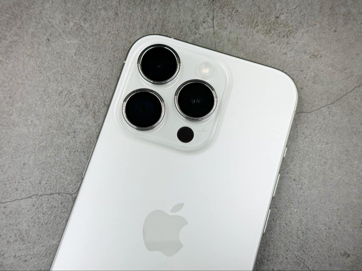 iPhone 15 / 15 Pro 原机质感顶级防护最佳选择：imos 蓝宝石玻璃镜头贴 + 康宁玻璃保护贴